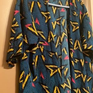 Small short sleeve cardigan. Gives off a pop of 80s/90s look